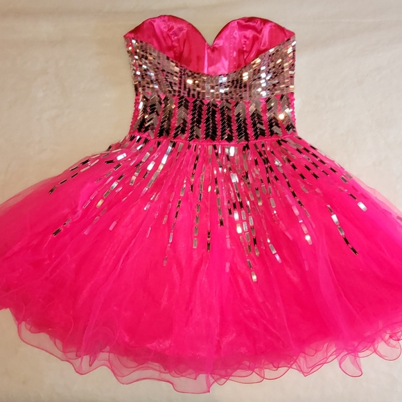 New fun and unique flawless fuchsia dress size 8 - Picture 3 of 7